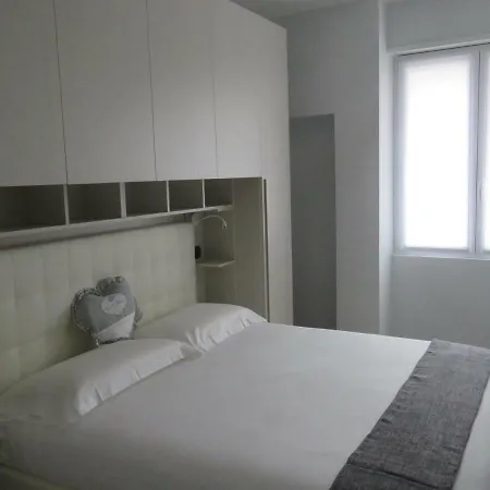 Lake Como Apartments * ليكو
